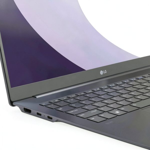 LG gram Pro 17 Laptop Intel Core Ultra 9 32GB Memory-9