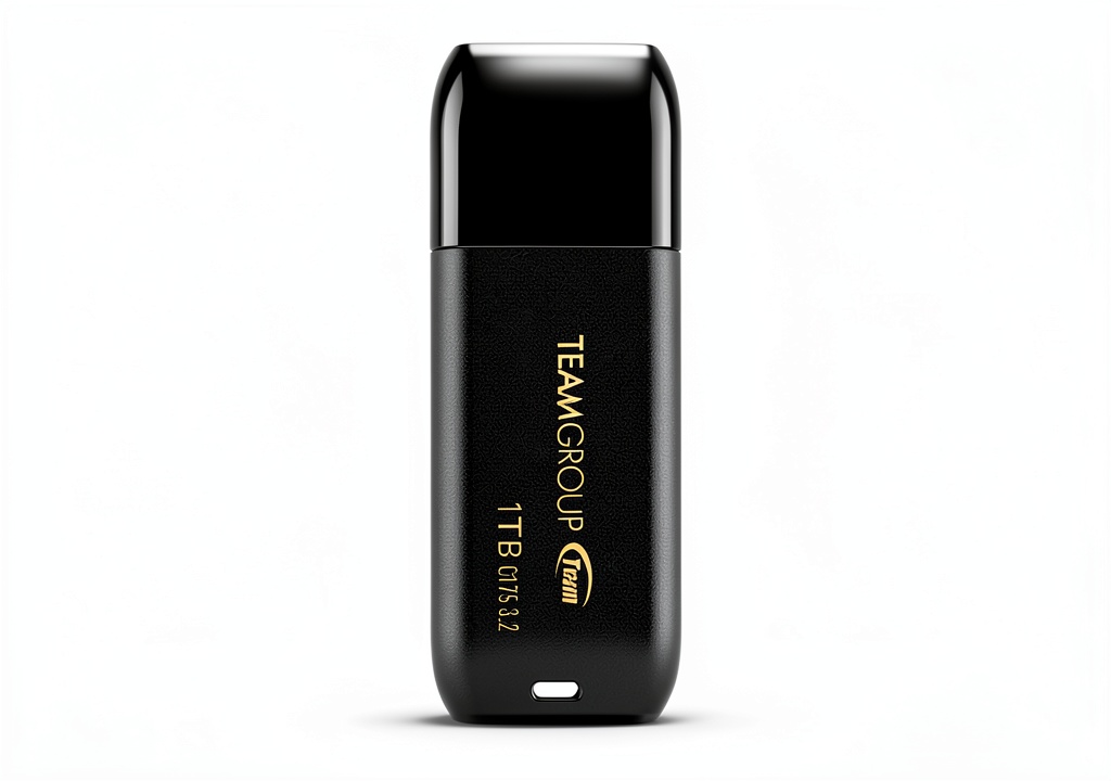 TEAMGROUP C175 Flash Drive showing unibody design and Black Pearl finish