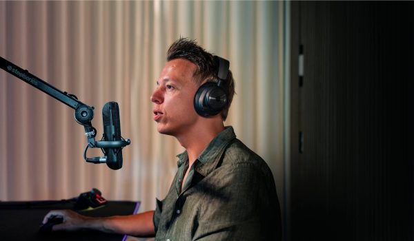 Alias Pro XLR Microphone Gaming Broadcast Quality Audio-10