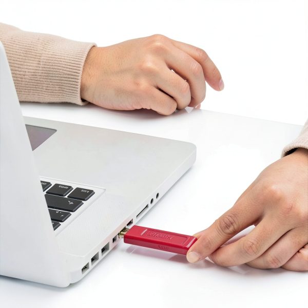 Verbatim USB Flash Drive 16GB Red Retractable Design-7